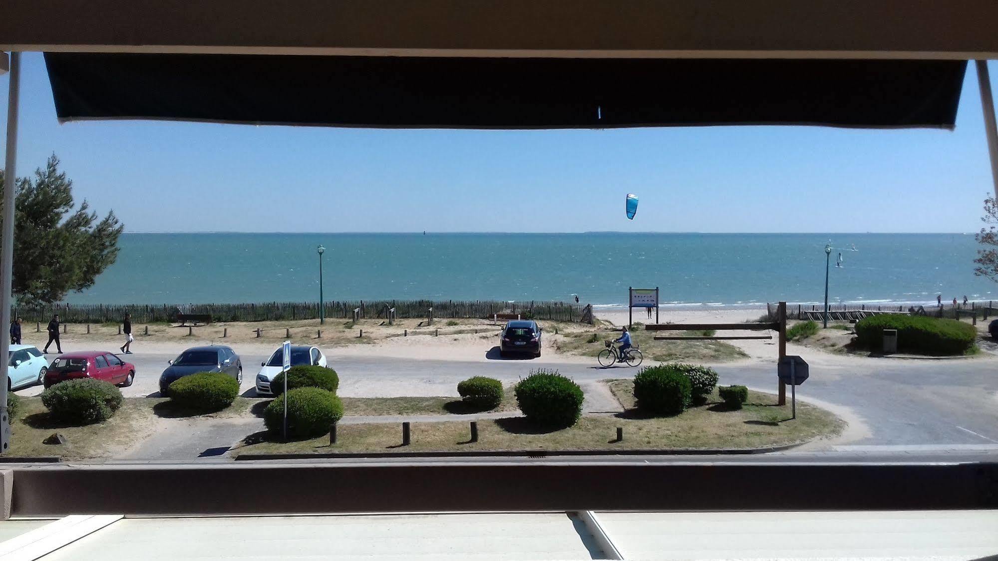 Hotel Restaurant Le Grand Large - Face A La Plage - Ile De Re Rivedoux-Plage Exterior foto